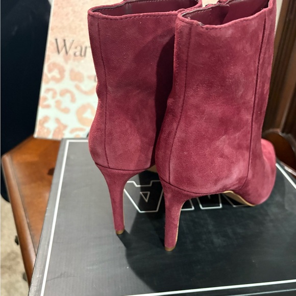 Elegant Burgundy Suede Ankle Boots - Picture 3 of 4